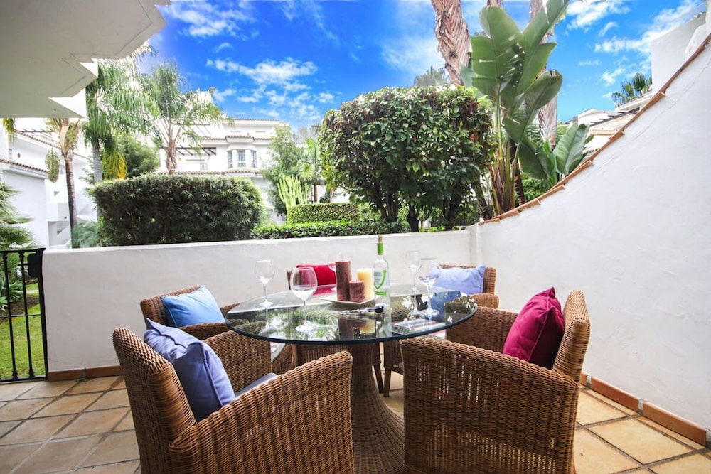 Modern 3 Bedroom Pool Access Apartment F-7, Billede 21