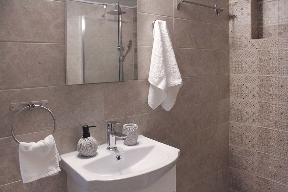 Relax in Elliniko Hidden Gem-vintage Bungalow With Garden and Hot Tub in an Iglo, Billede 22