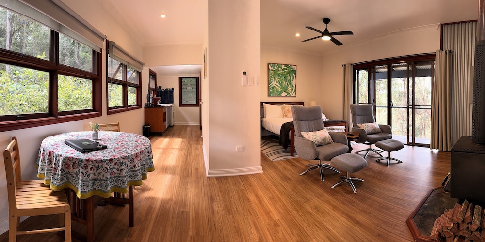 Deluxe Double Room, 1 Queen Bed, Balcony, Mountain View photo 2