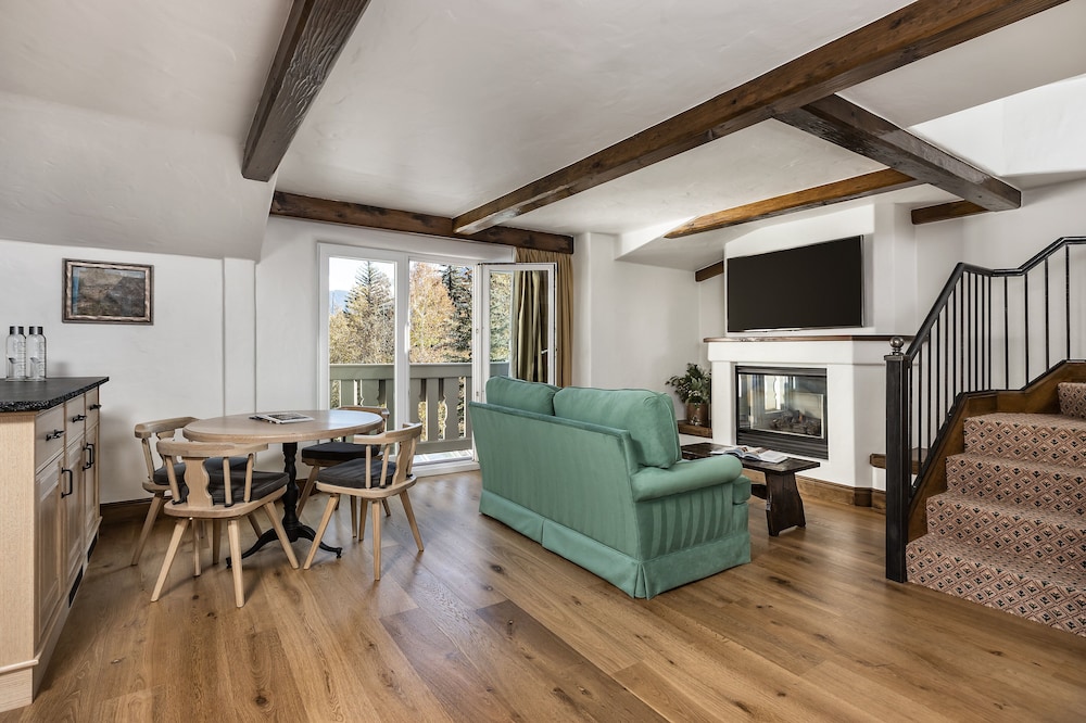 Golden Peak 2 Bedroom Suite 1 King and 2 Twins Bi Level