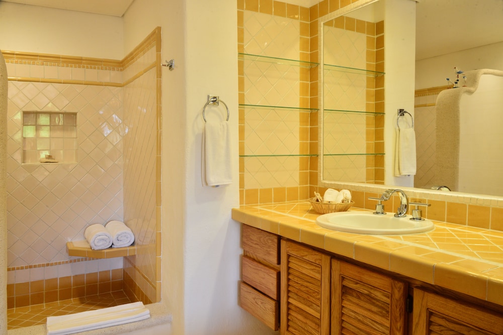 Suite, 3 Bedrooms, Ocean View - Photo 18