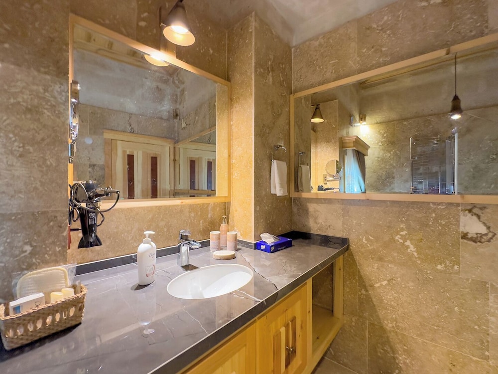 Deluxe Suite photo 3