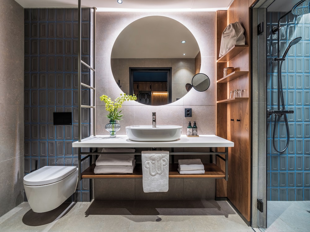 Superior Suite (Corner) - Photo 4