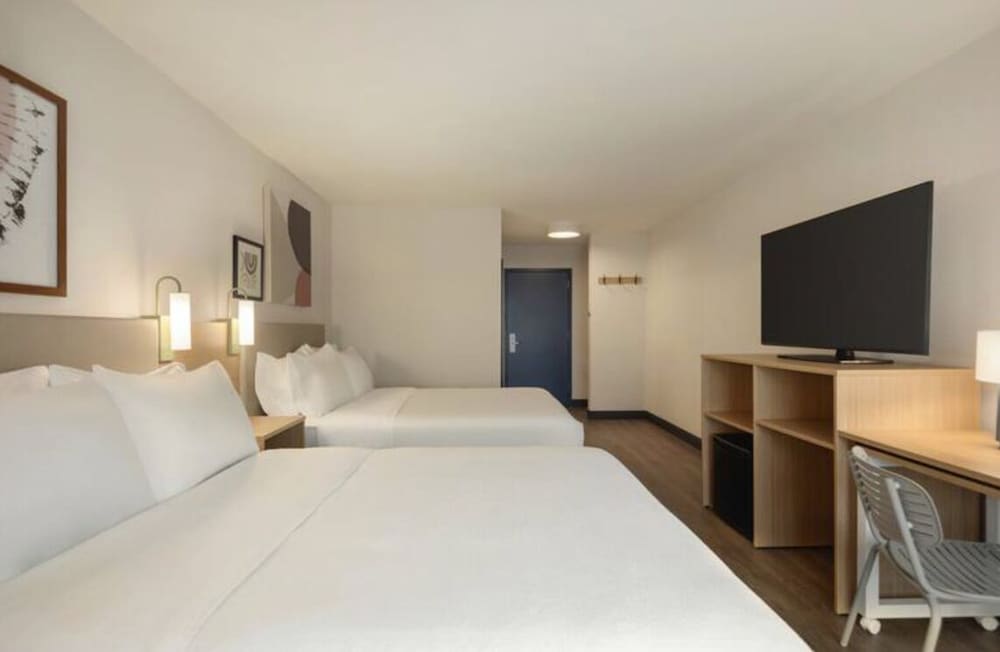 Room, 2 Queen Beds - Photo 2