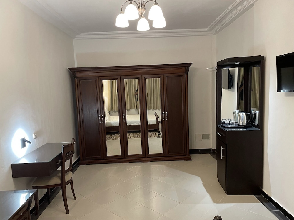 Superior Room, 1 King Bed, Non Smoking, City View photo 2