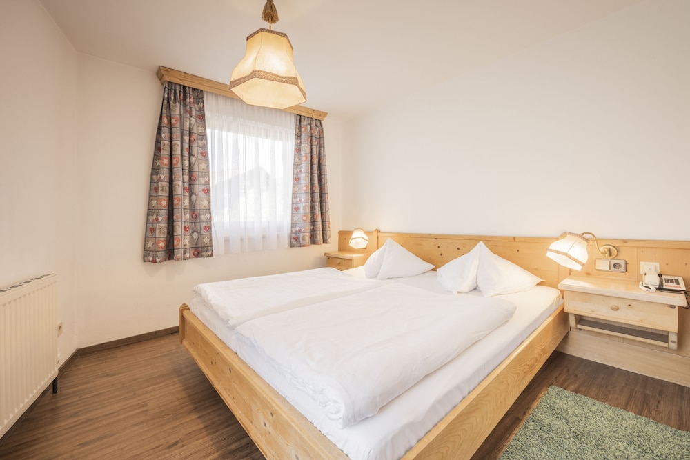 Basic Double Room (Enzian) photo 3
