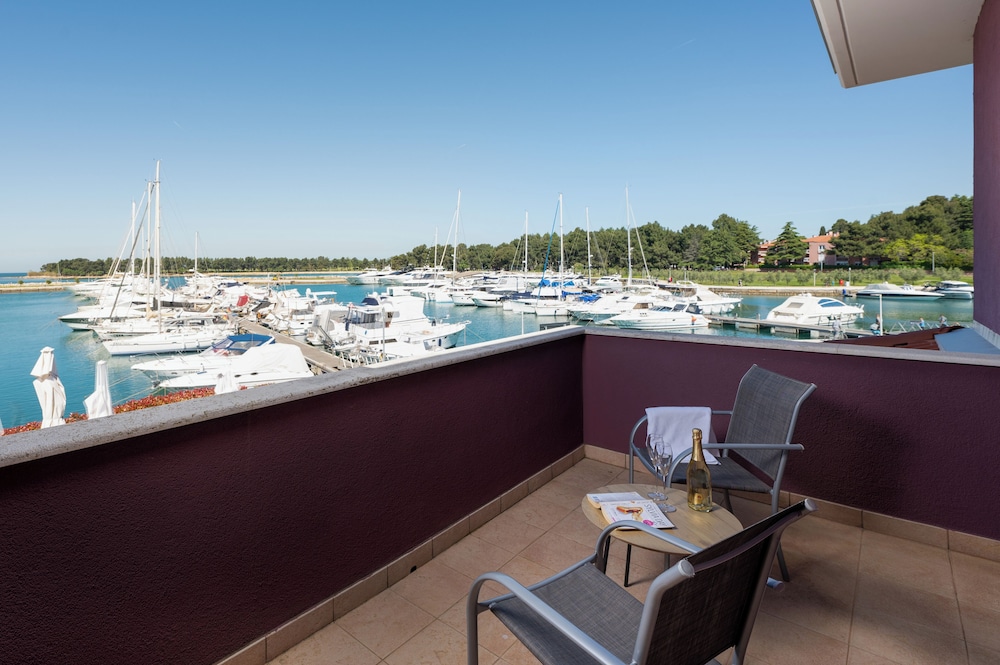 Family Suite, 1 King Bed, Balcony, Sea View