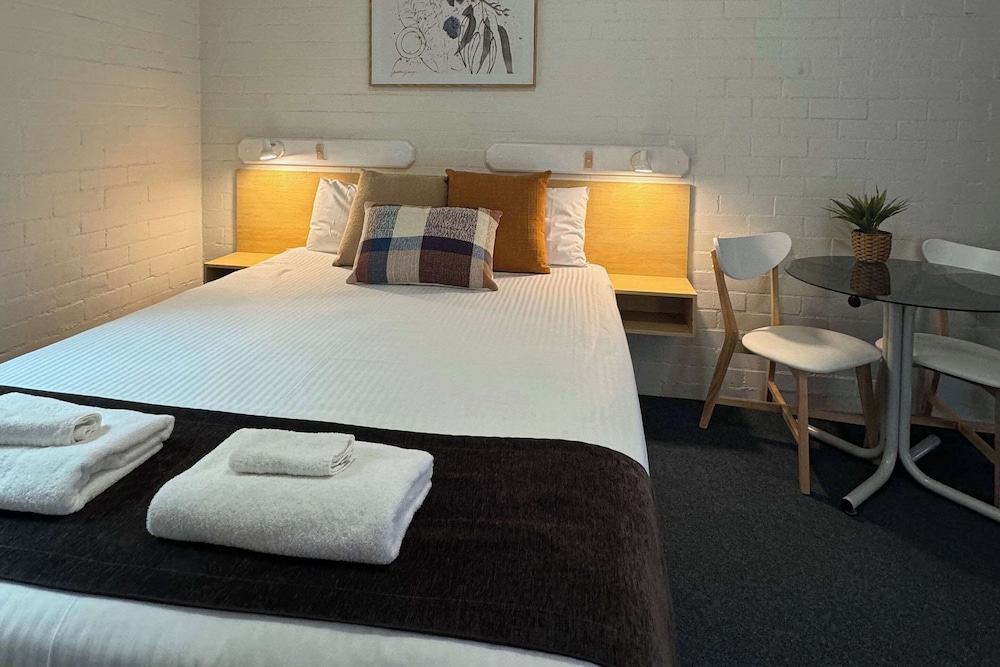 Room, 1 Queen Bed, Non Smoking - Photo 5