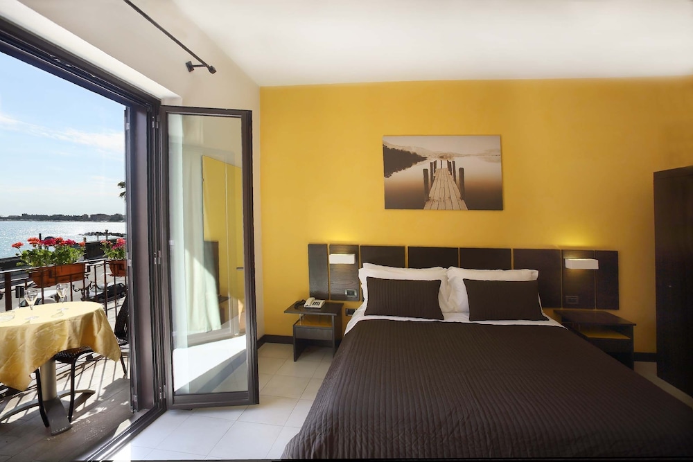 Double Room, Balcony, Sea View - Photo 3