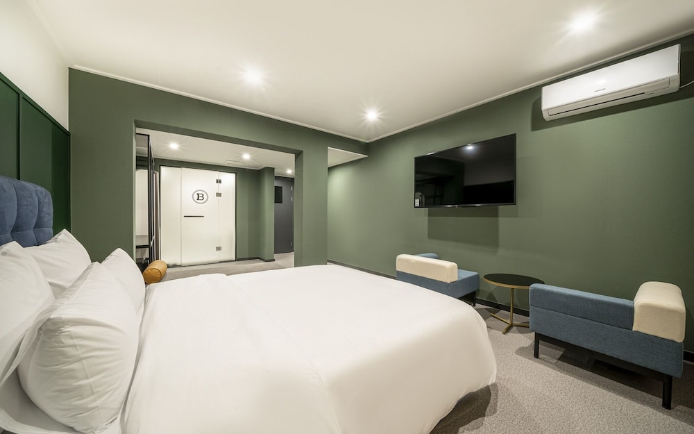 Room (Suite family bath - Starbucks coffee ) - Photo 3
