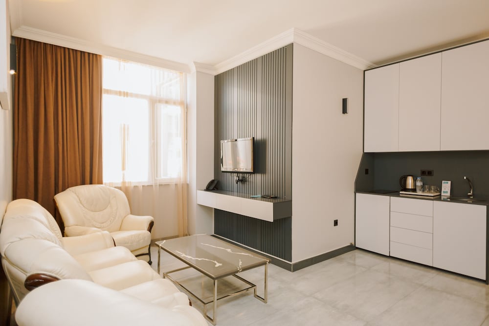 Executive Room, 1 King Bed with Sofa bed, Kitchen photo 3