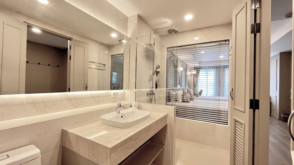 Premier Triple Room - Photo 14