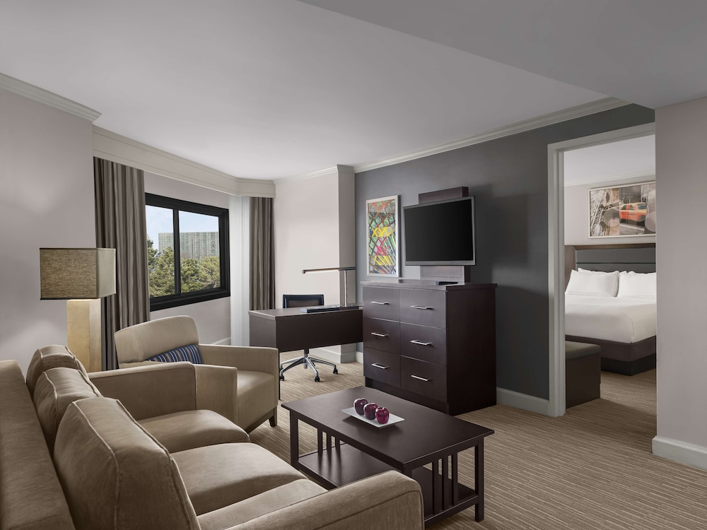 Suite, One King Bed, Non-Smoking photo 2