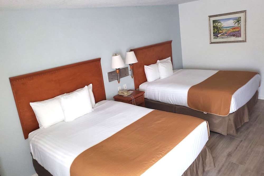 Comfort Room, 2 Queen Beds, Non Smoking - Photo 3
