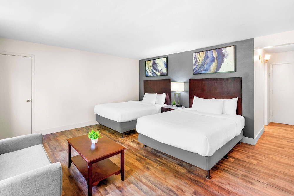 Standard Room, 2 Queen Beds, Non Smoking - Photo 5