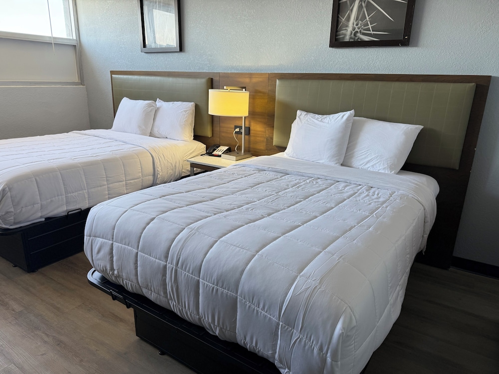 Standard Room, 2 Double Beds, Non Smoking - Photo 1