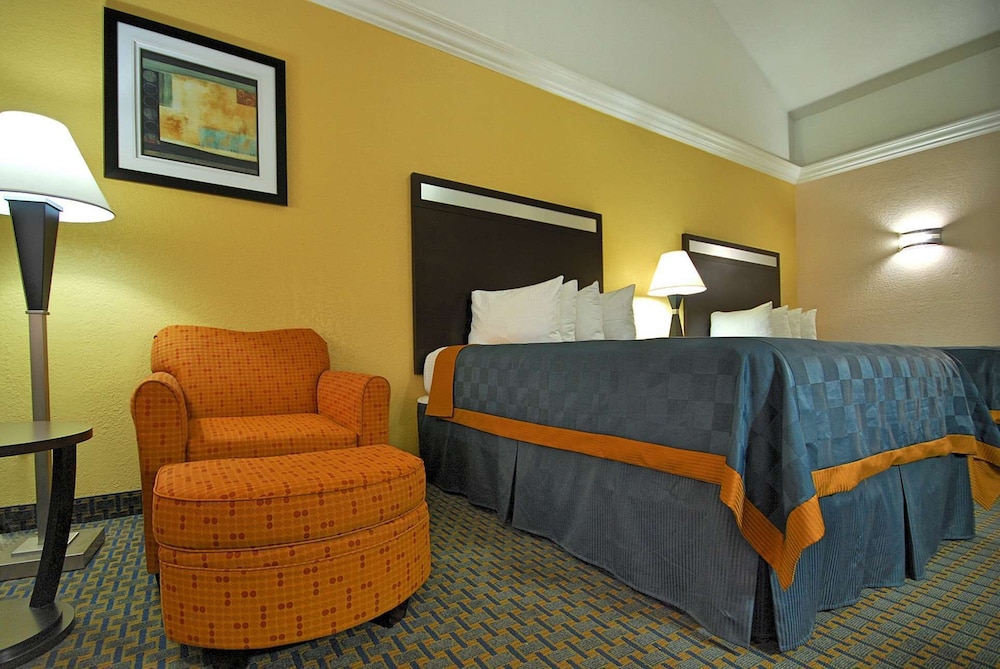 Room, 2 Queen Beds, Smoking photo 3