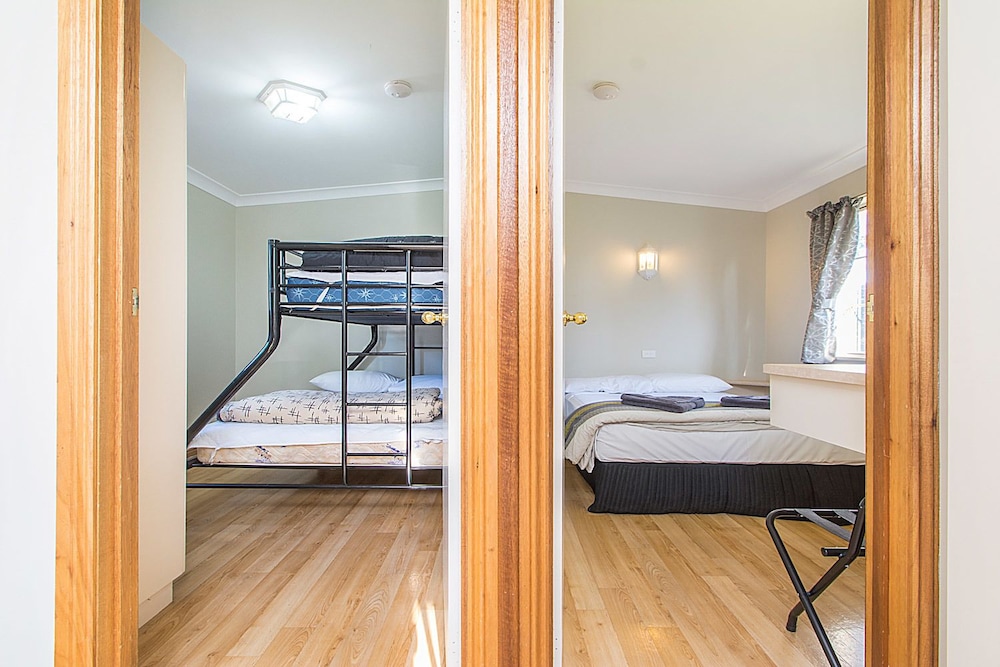 Standard Suite, 2 Bedrooms, Kitchenette (Windmill Cottage 1 night) - Linen extra charge photo 2