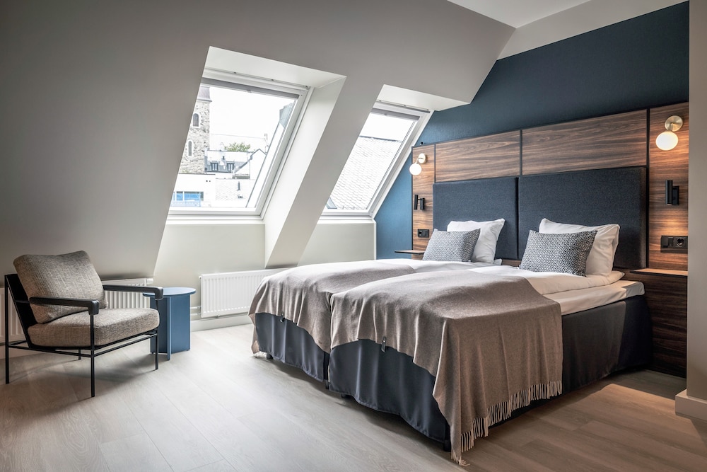 Suite, 1 Queen Bed, Non Smoking (Upgrade)