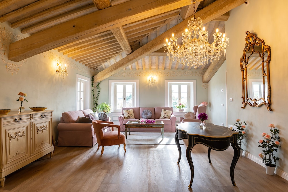 Elite Suite, 1 King Bed with Sofa bed, Garden View, Executive Level (Suite Rose 1)