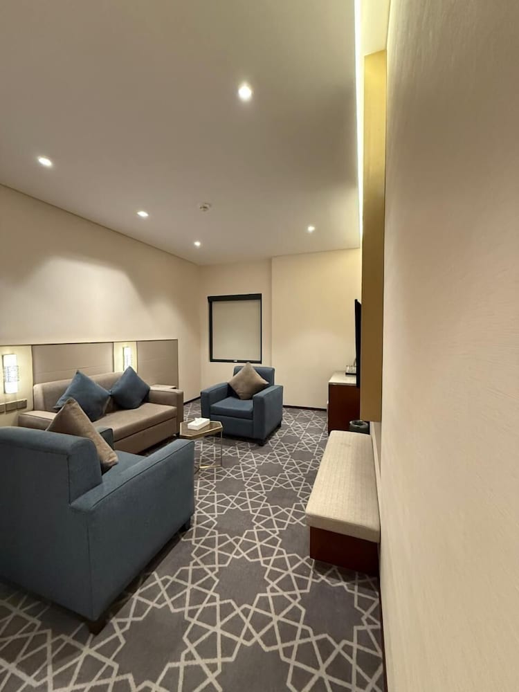 Suite, 1 King Bed, Corner