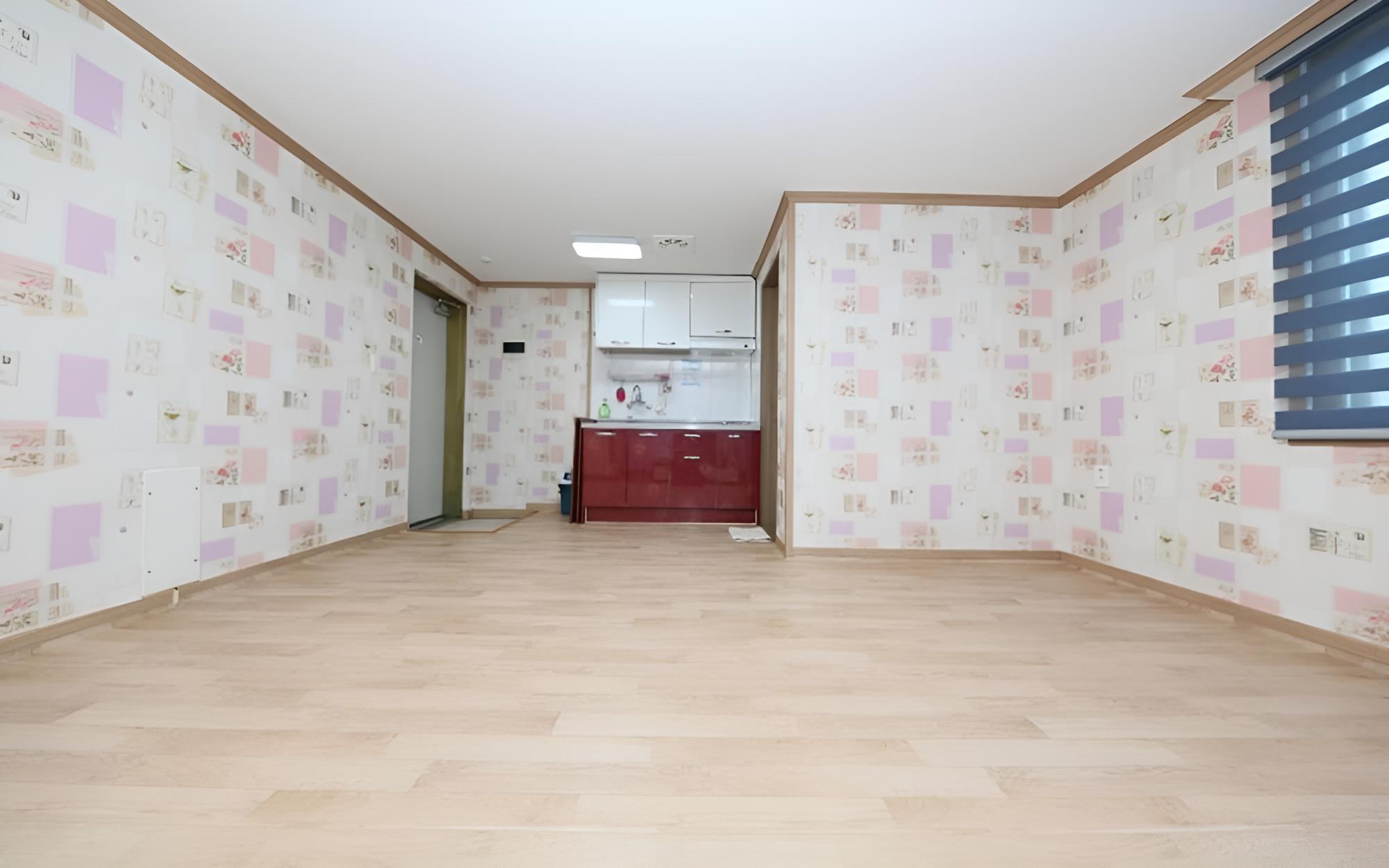 Room (Red (205)) photo 1