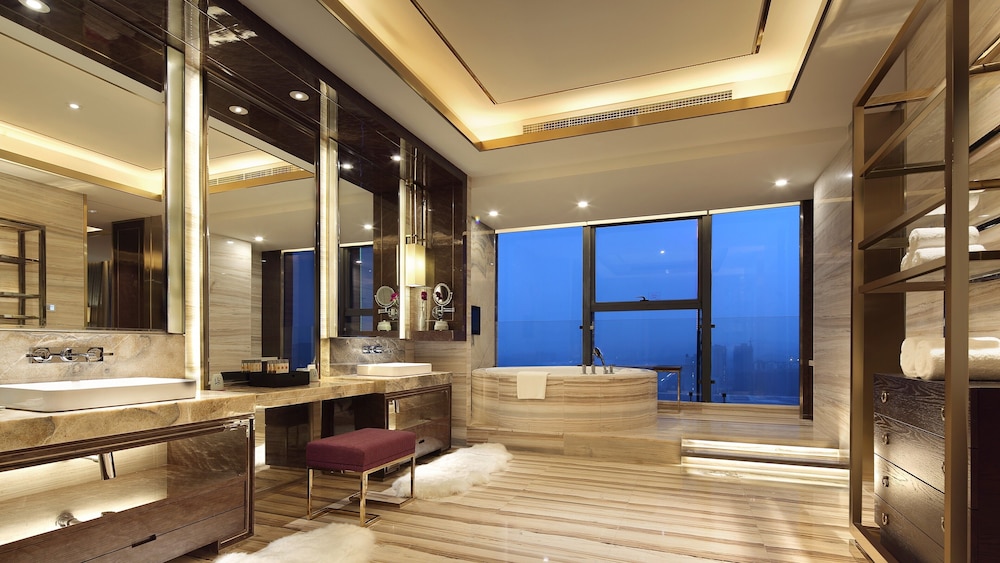 1 Bedroom Suite photo 2