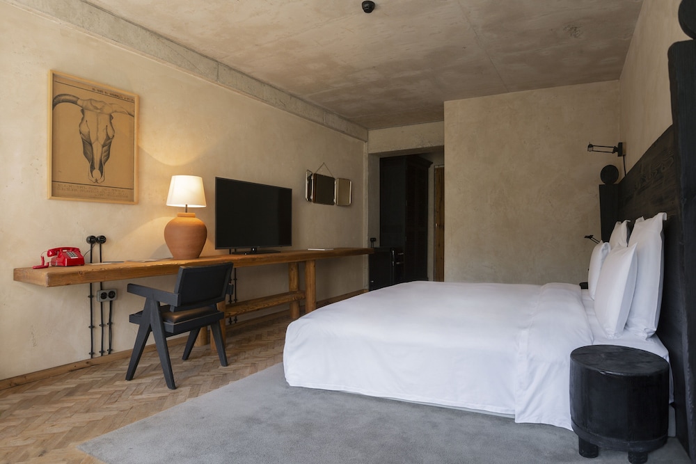 Standard Room, 1 King Bed - Photo 2