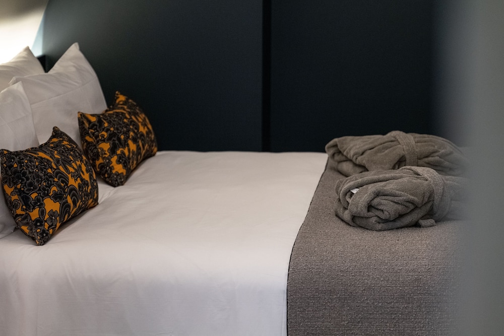 Classic Room, 1 Queen Bed, Non Smoking - Photo 2