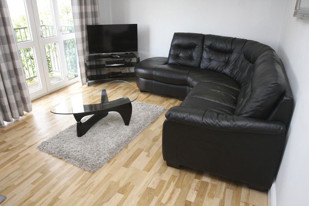 City Apartment, 2 Bedrooms photo 1