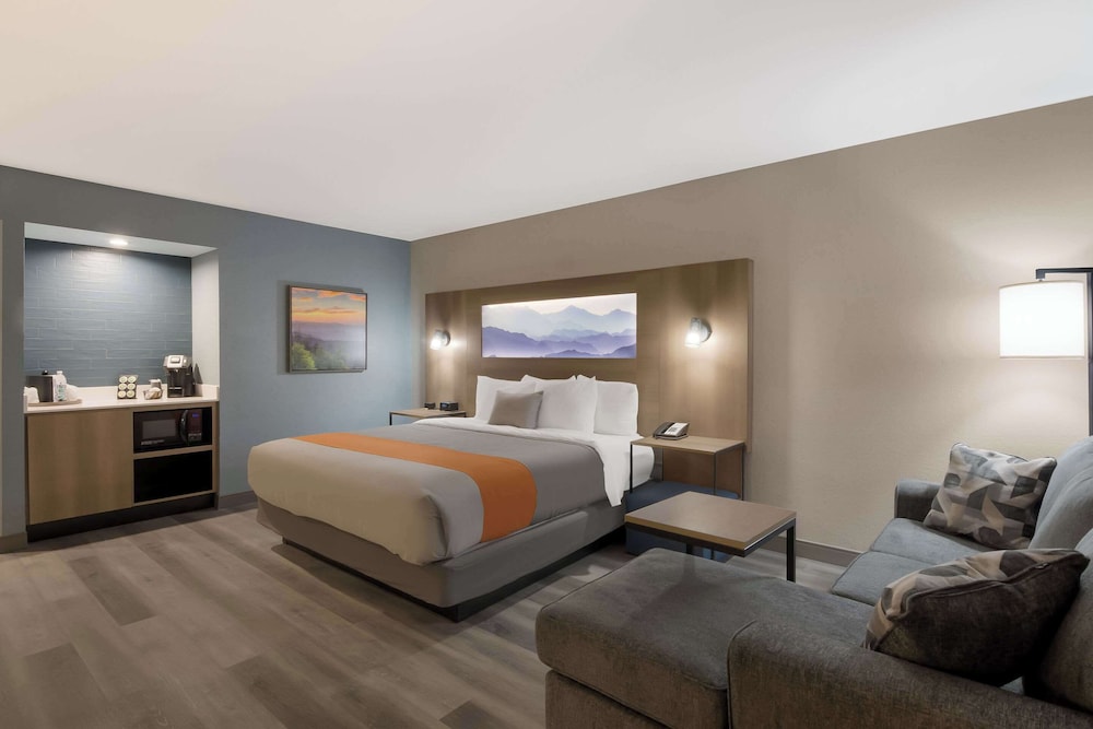 Suite, 1 King Bed, Non Smoking - Photo 5