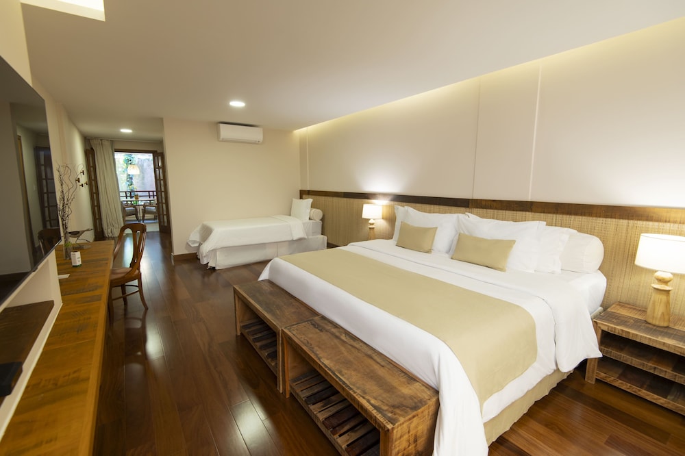Premium Room, 1 King Bed, Lanai, Garden View photo 1