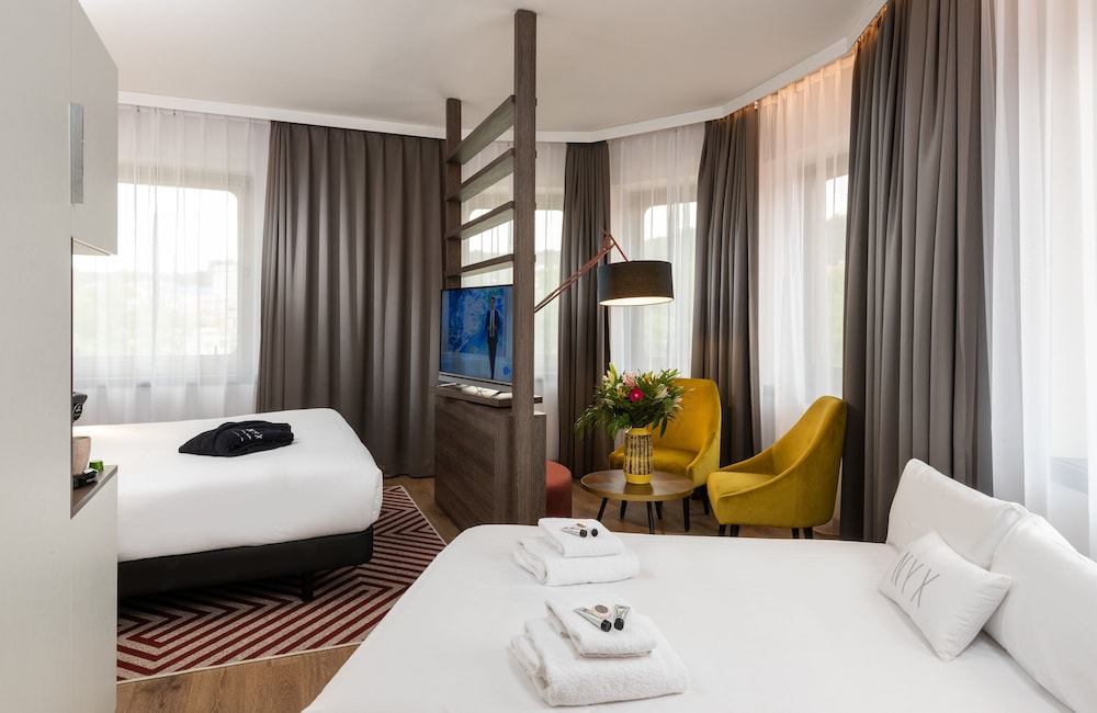 Superior Room, City View (Space Family)