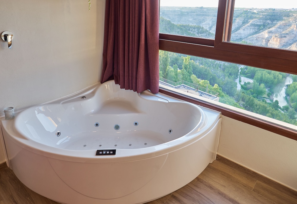Basic Suite photo 3