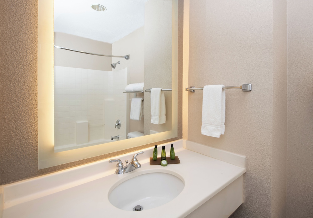 One Bedroom Suite - Photo 5