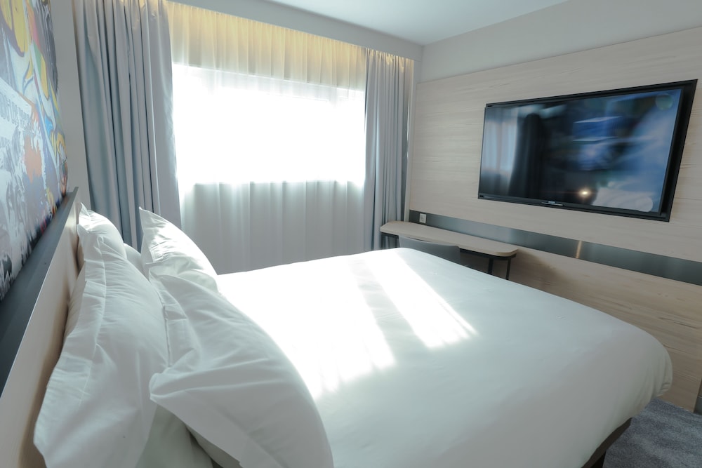 Room (Adjacent)