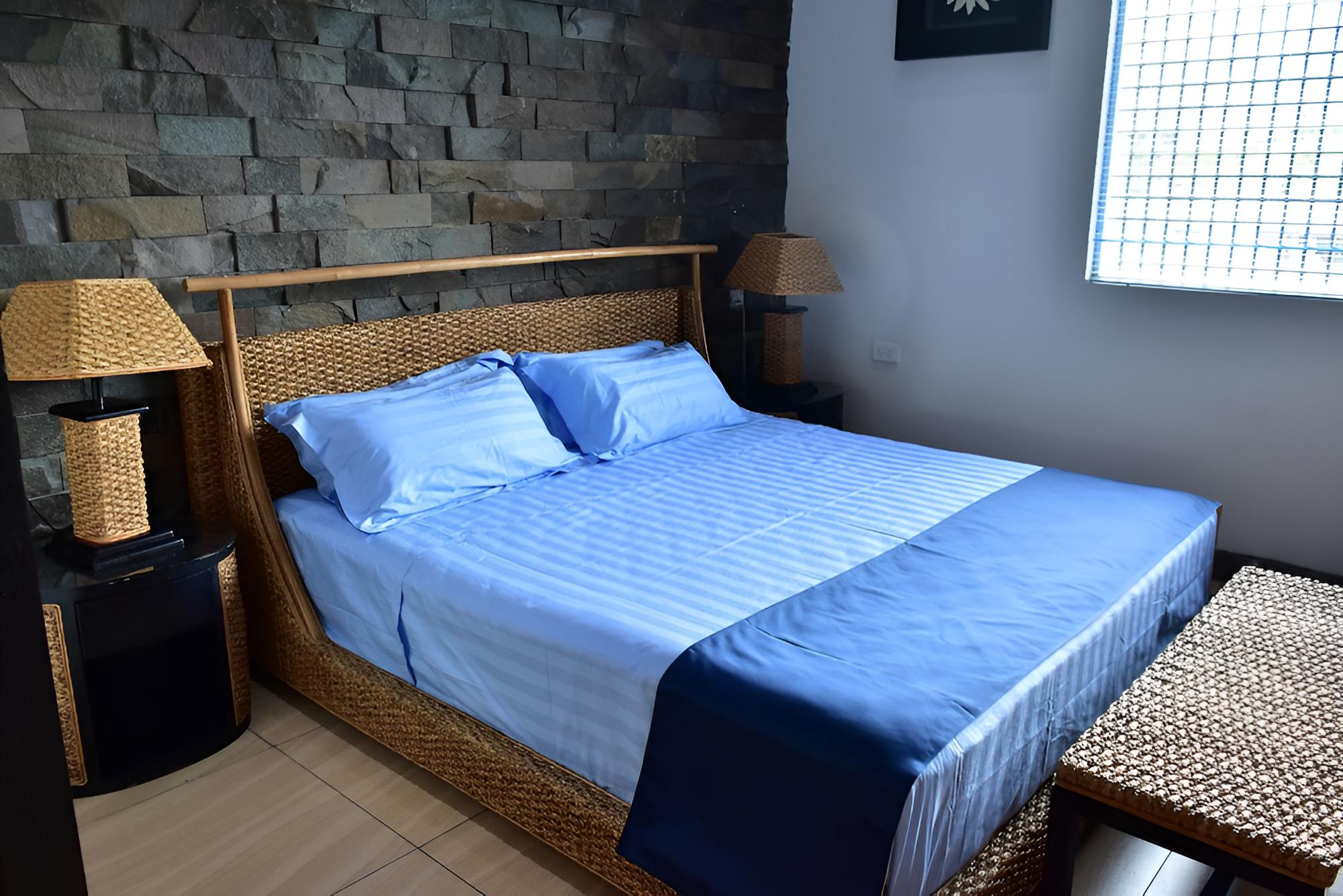 Apartment 203 photo 3
