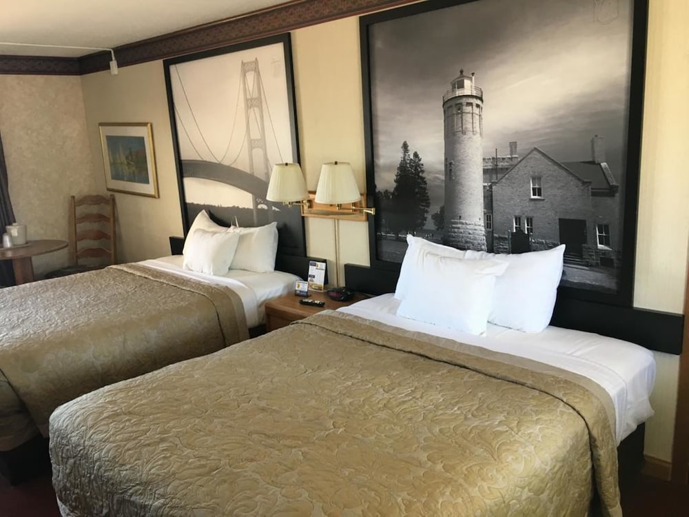 Standard Room, 2 Queen Beds, Courtyard View photo 1