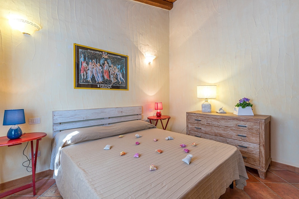 Family House, Multiple Bedrooms, 2 Bathrooms (Domos Pintadas Cottage Rosa)