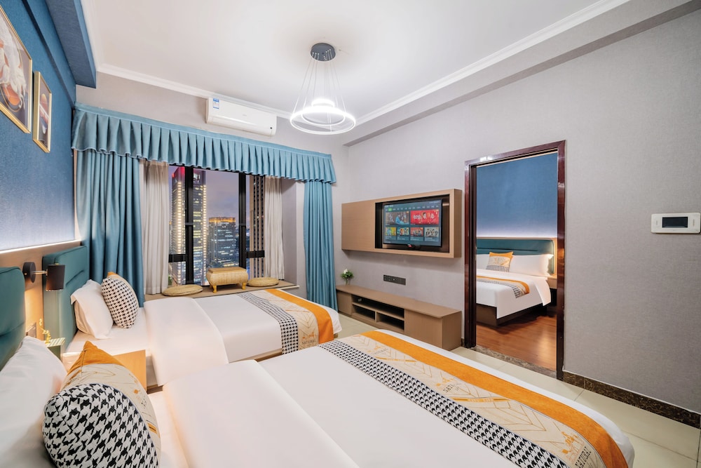 Business Suite, Multiple Beds photo 2