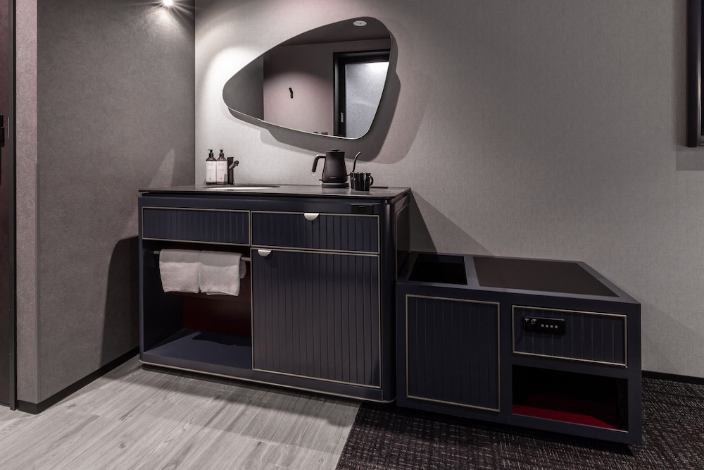 Superior Twin Room, 2 Twin Beds (with Washing Machine) - Photo 4