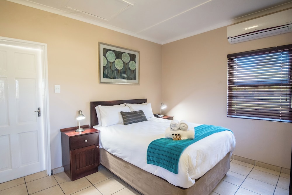 Standard Chalet Double 1 Double Bed Kitchenette Garden Area