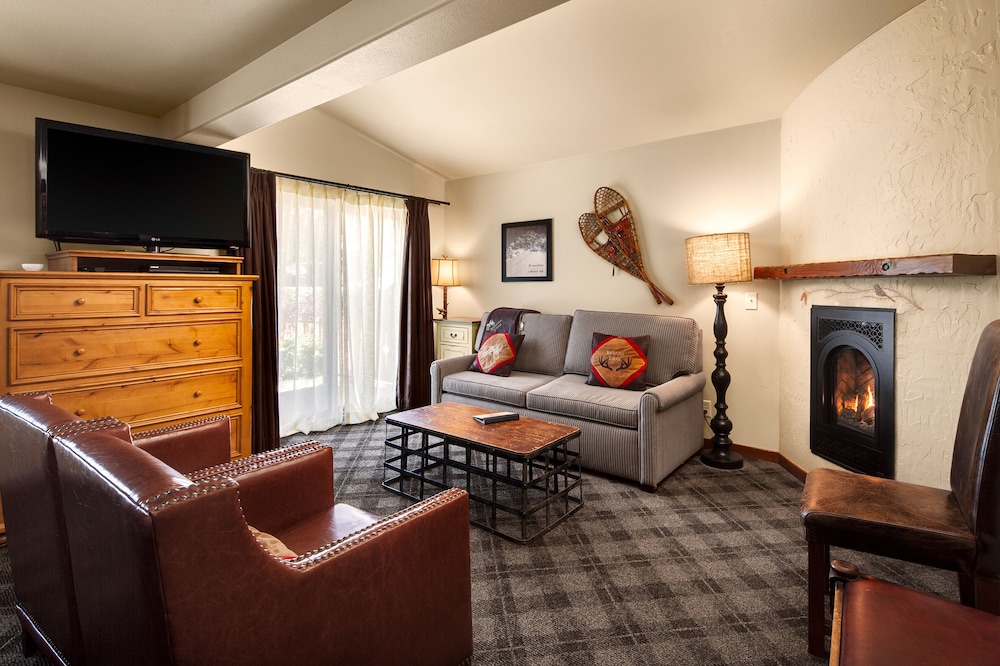 Superior Room, Patio, Mountain View (Family) photo 3