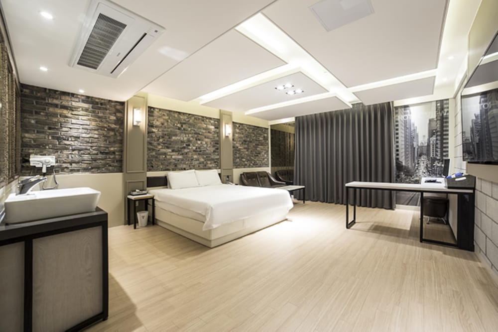 Standard Double Room, Non Smoking, City View - Photo 1