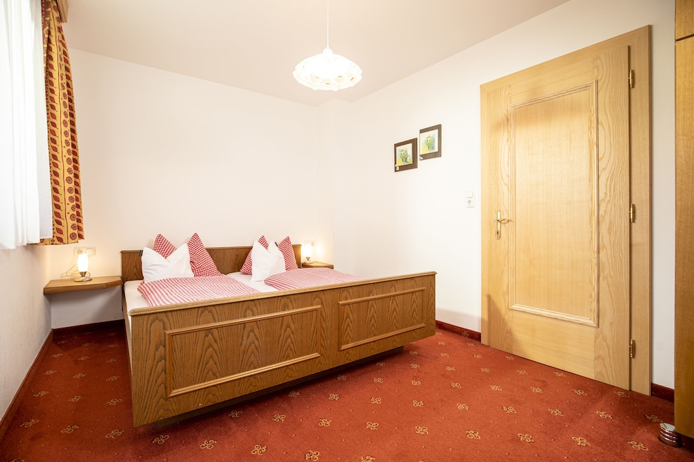 Basic Quadruple Room, 1 Bedroom, Non Smoking photo 2