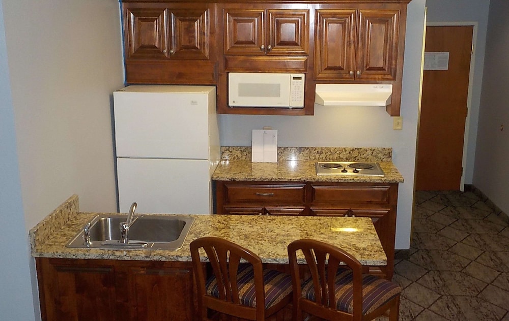 Suite, 1 King Bed, Non Smoking, Kitchenette photo 1