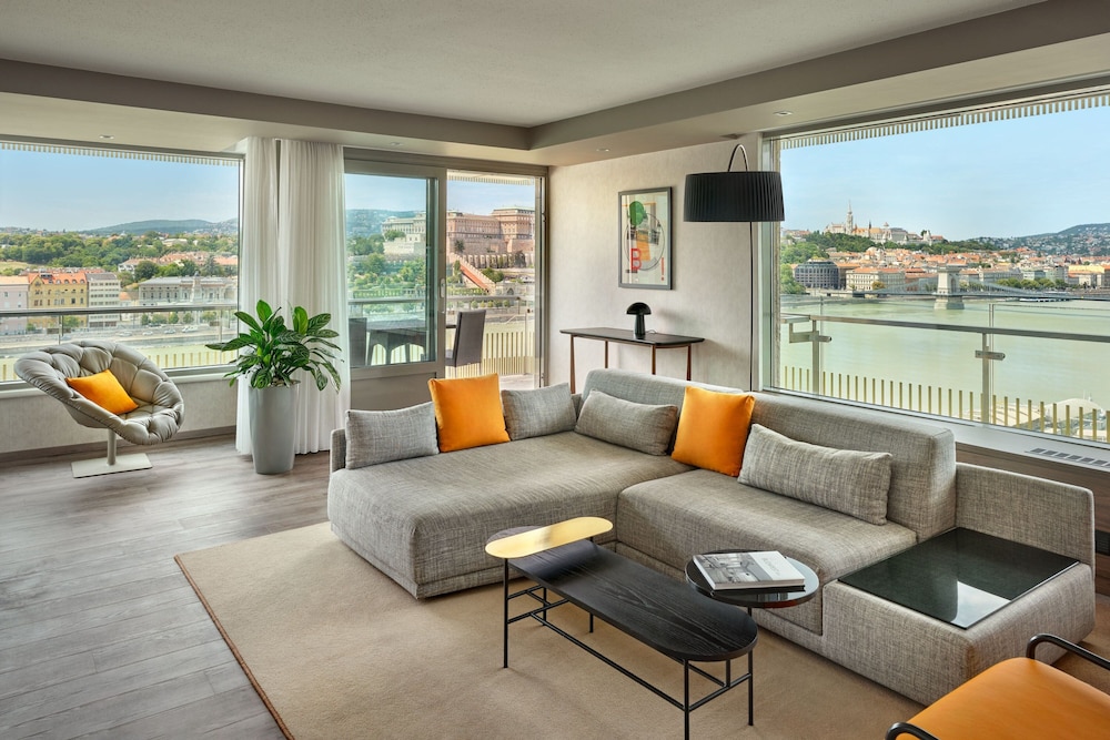 Executive Suite, 1 King Bed, River View - Photo 18