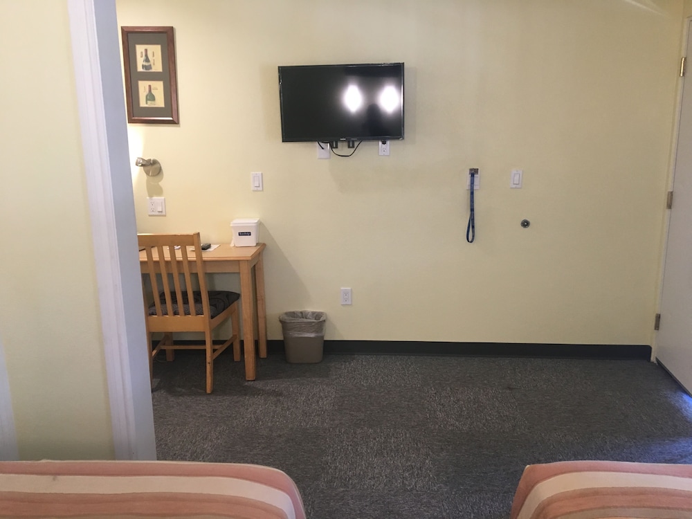 Room, 2 Double Beds, Non Smoking - Photo 3