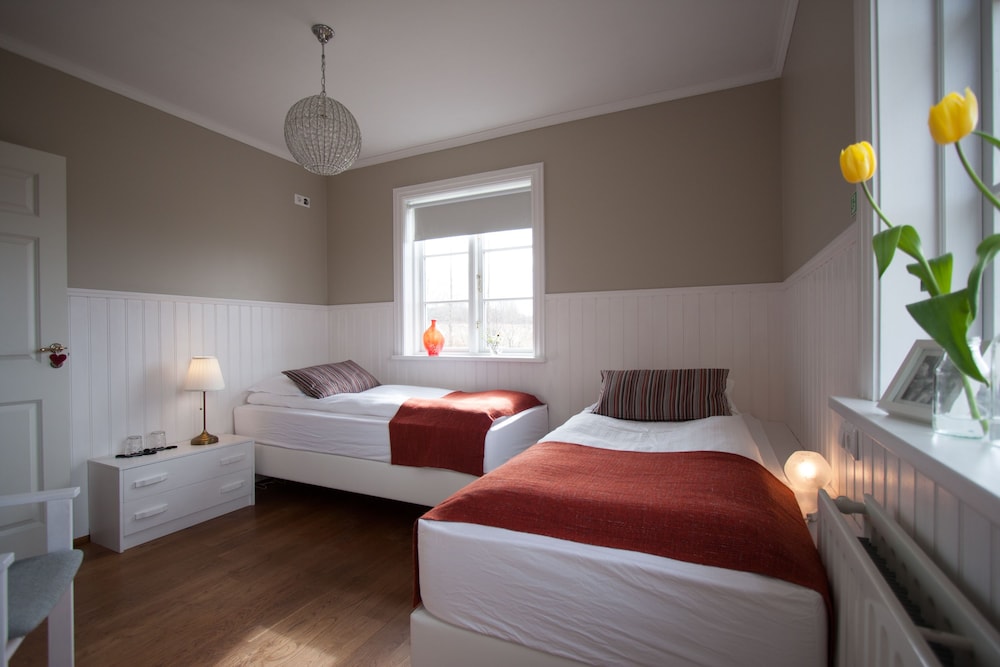 Standard Double or Twin Room, Shared Bathroom photo 1
