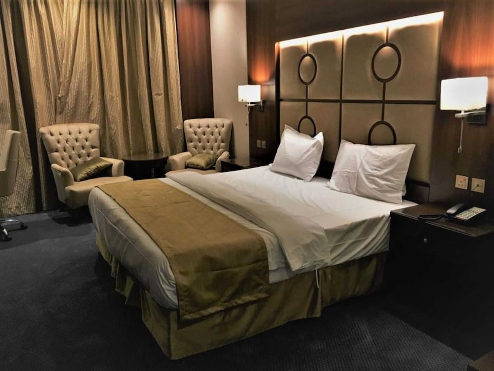 Standard Room, 1 King Bed